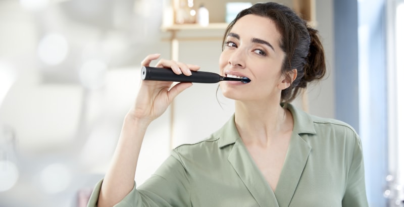 ek Başına Yiyecekler Yeterli Değildir: En İyi Sonuçlar için Dişlerinizi Fırçalayın ve Diş Aralarını Temizleyin