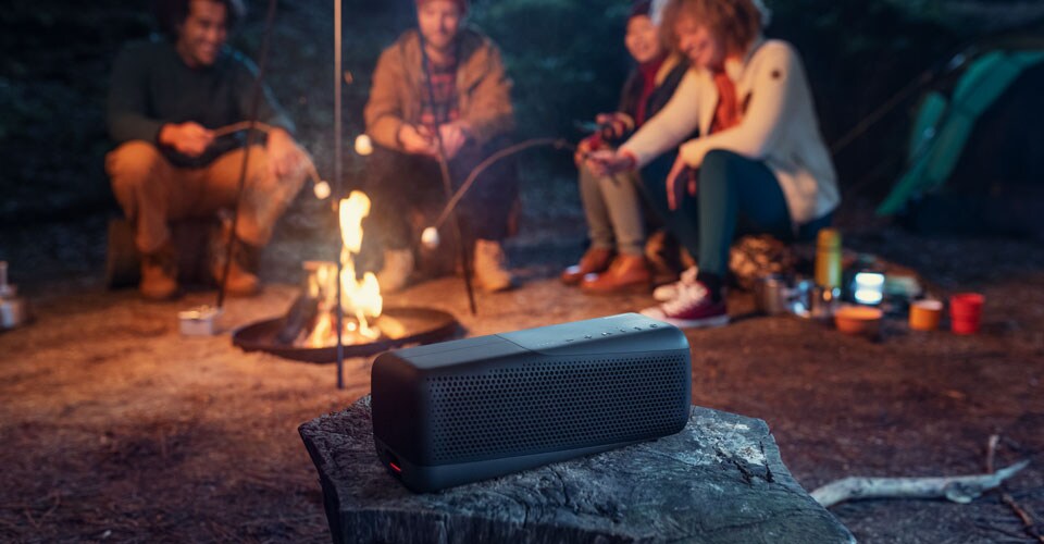 Kamp sırasında kullanılan Philips S7807 dayanıklı bluetooth hoparlör