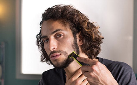 OneBlade tıraş işlemini daha uzaktan gerçekleştirerek daha rahat bir tıraş deneyimi sunar
